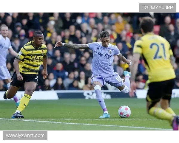 拉菲尼亚防守贡献数据持续提升,本赛季拦截与抢断表现稳健